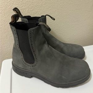 Blundstone high top boots in rustic black